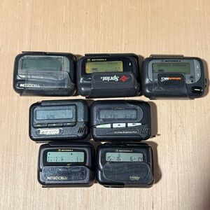 Lot Of 7 Motorola Vintage 90s Pager/Beeper All Make Noise”UNTESTED”Read Info Blw